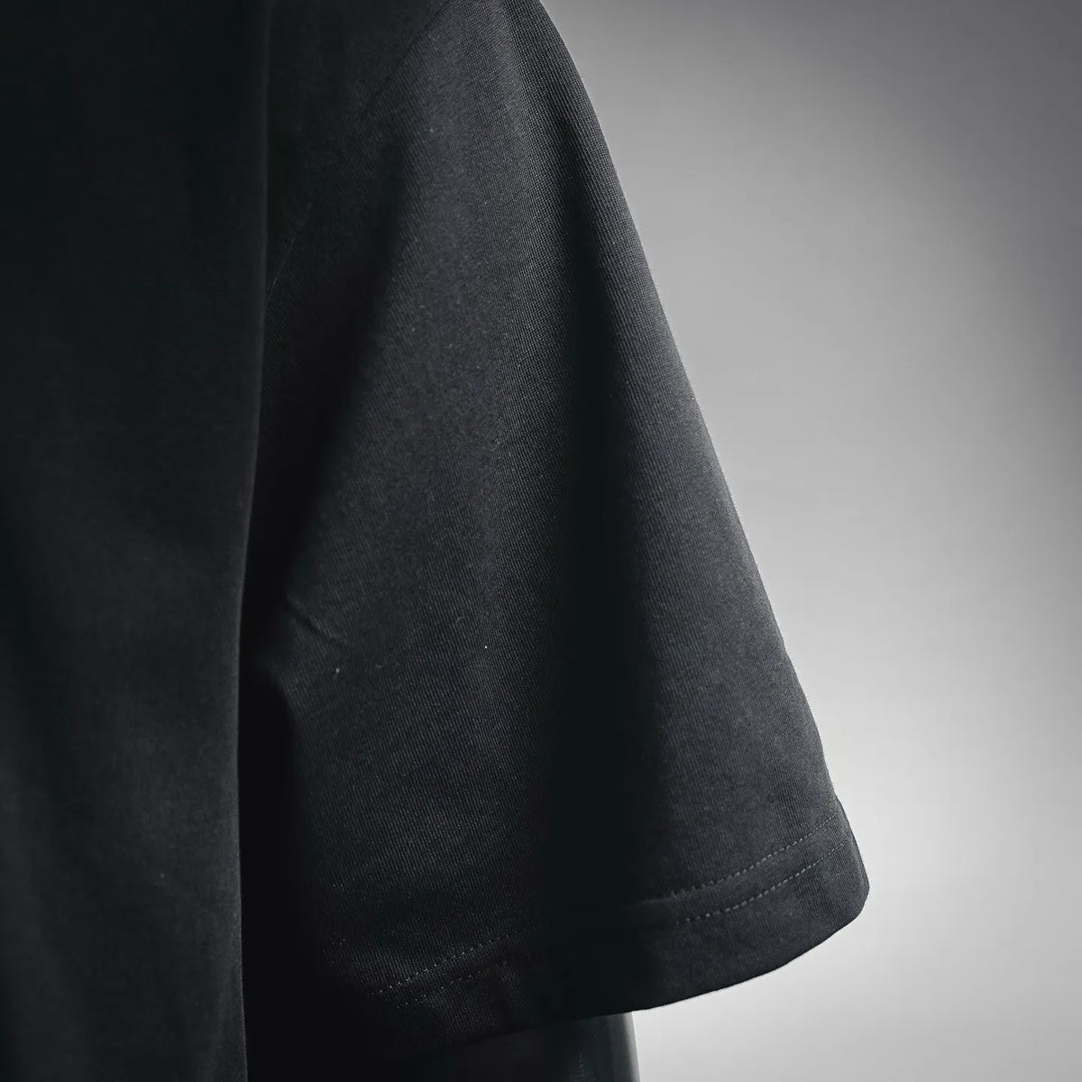 Black Dior crewneck T-shirt short sleeve and hem seam detail