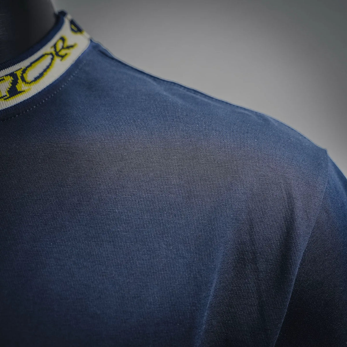 Dior T-shirt sleeve seam and navy knit texture, short-sleeve cut