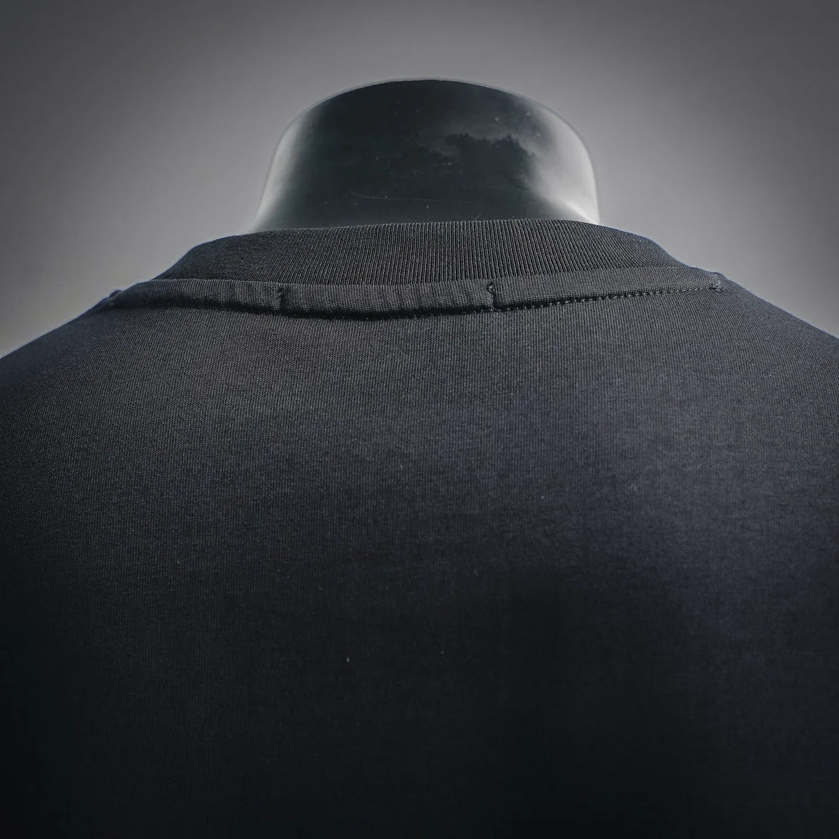 Dior short-sleeve T-shirt, close-up of dark ribbed collar and neckline seam