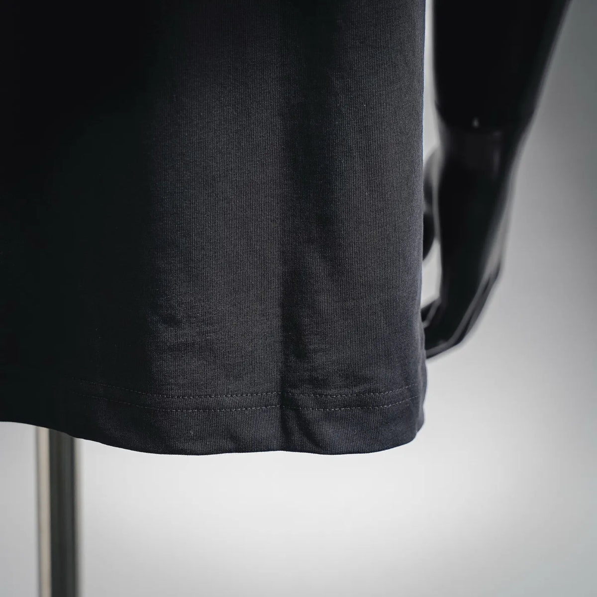 Dior short-sleeve T-shirt bottom hem detail, dark gray