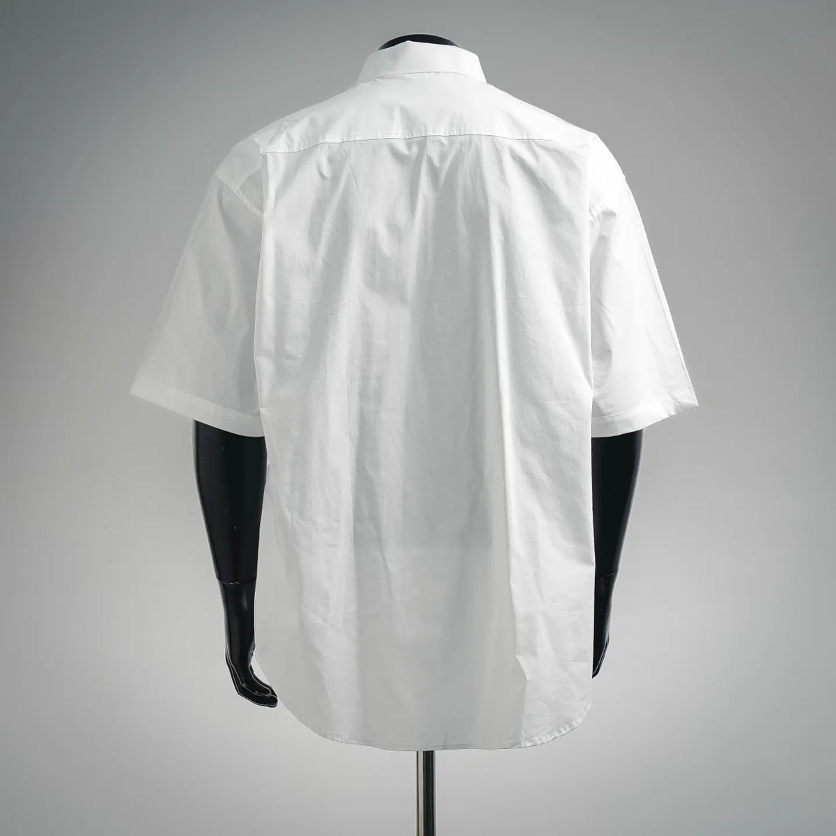 White short-sleeve button-up shirt back view on mannequin
