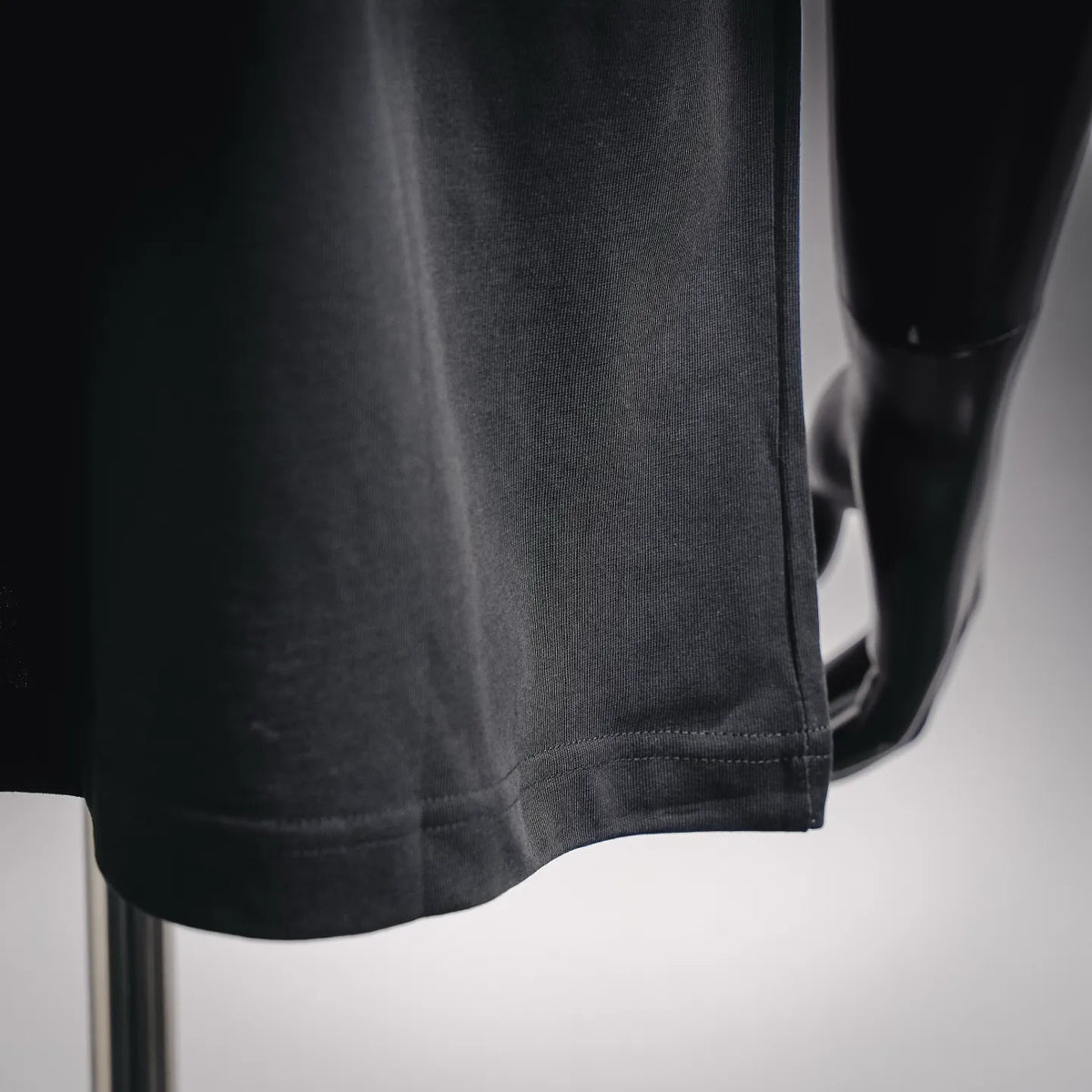 Black short-sleeve T-shirt hem detail