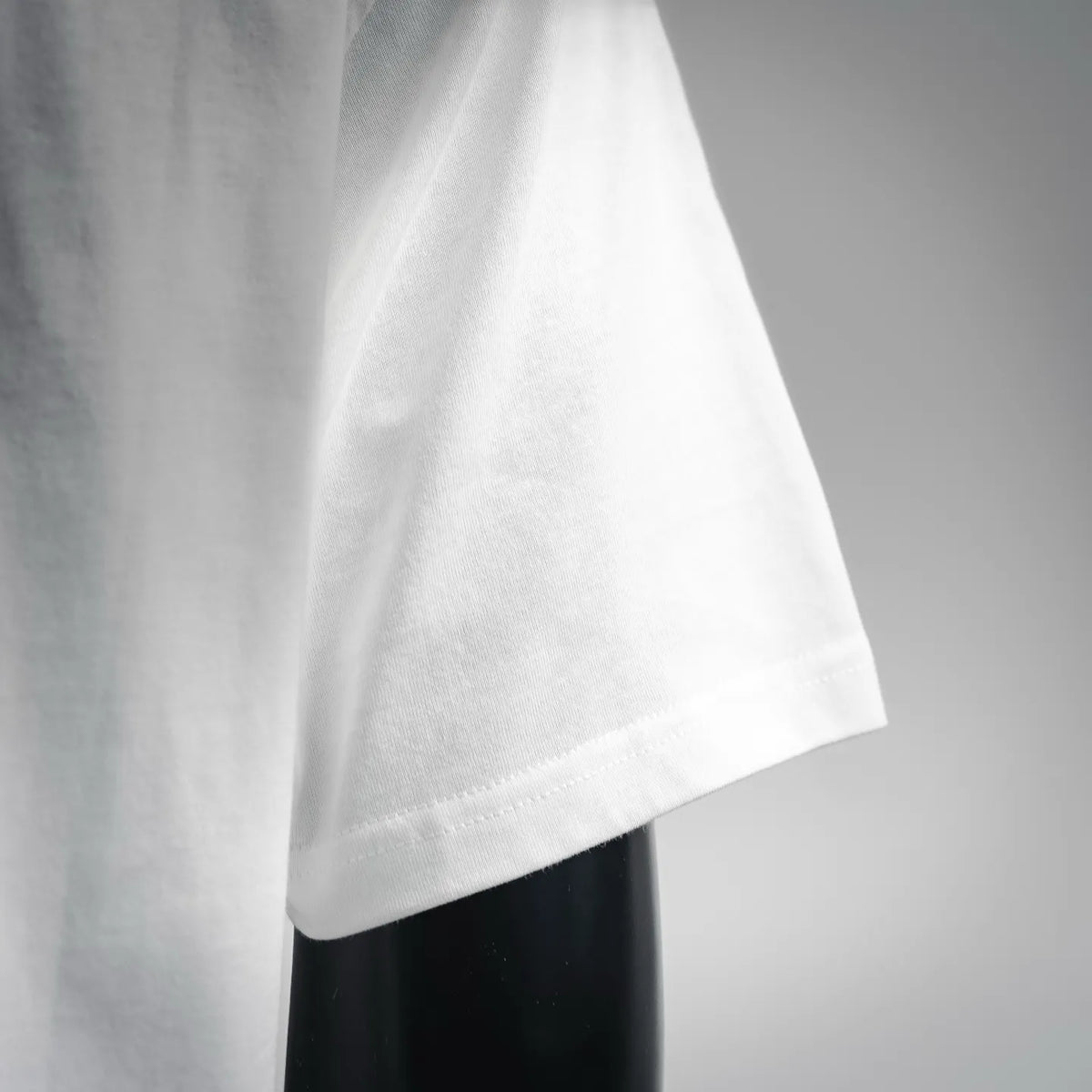 White T-shirt hem and side seam detail on mannequin