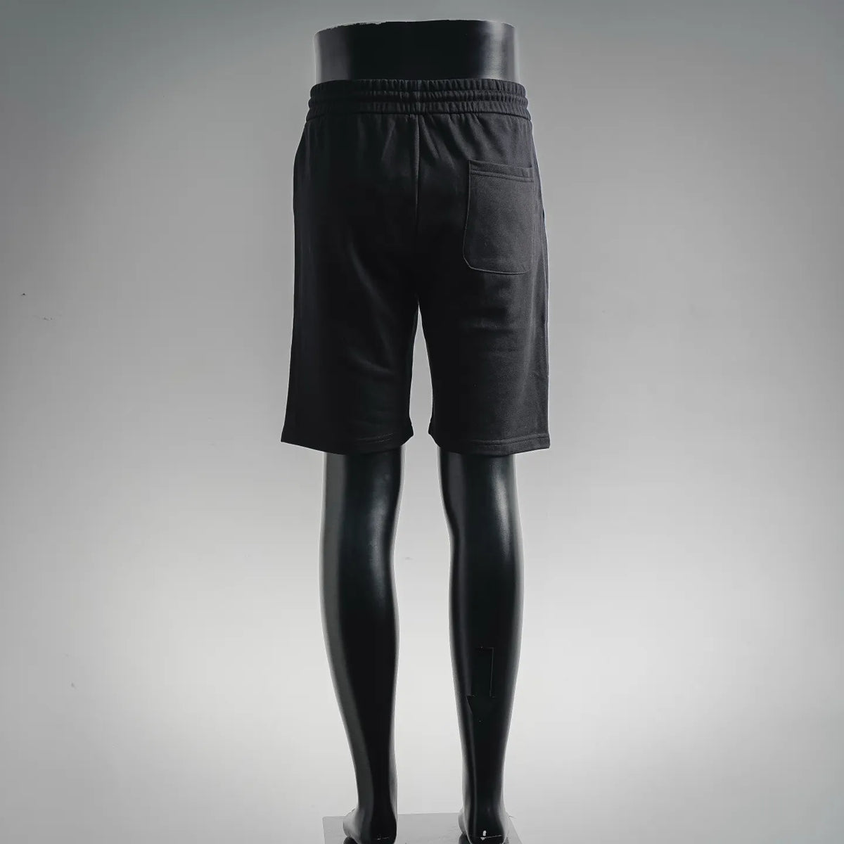 Black knee-length shorts with side pockets and elastic waistband