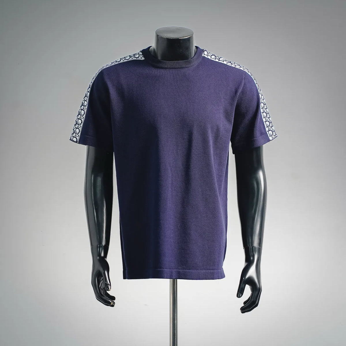 Navy short-sleeve T-shirt with Dior logo trim on sleeves, crew neck.