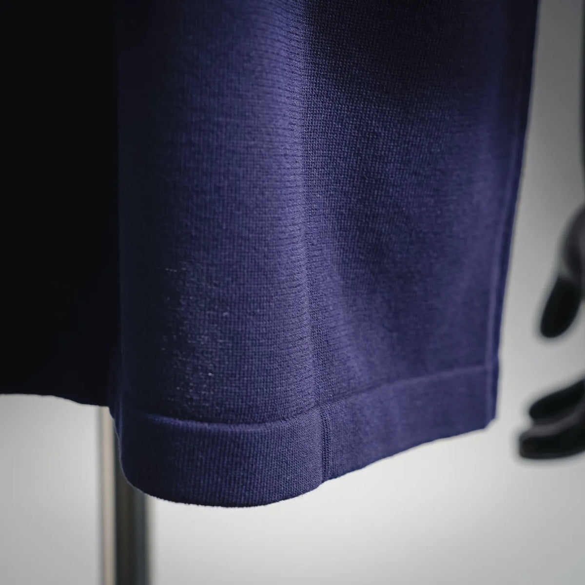 Navy T-shirt with ribbed hem and smooth knit body.