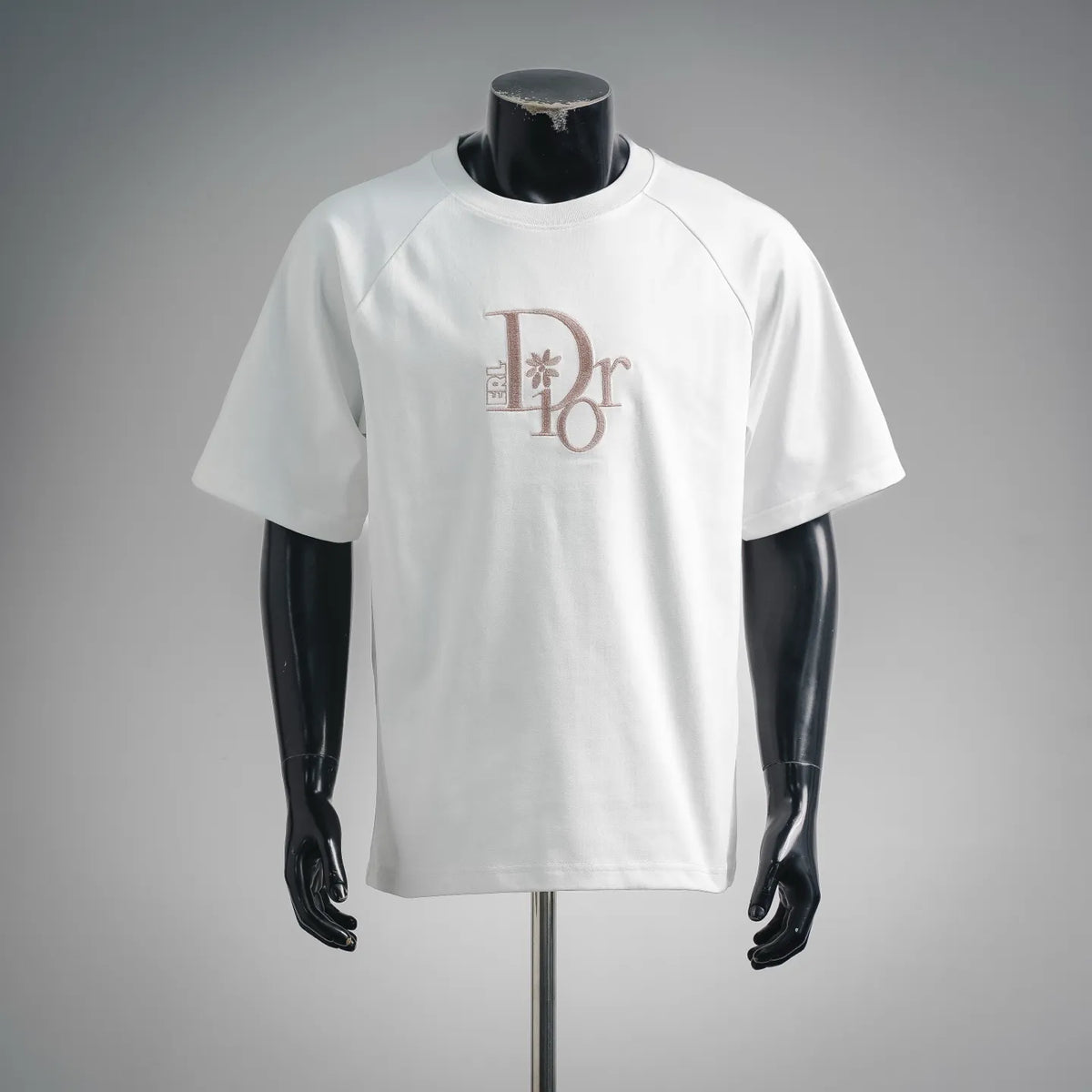 White short-sleeve T-shirt with rose-gold “Dior 6” front embroidery