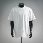 White short-sleeve T-shirt with small yellow daisy embroidery, crew neck