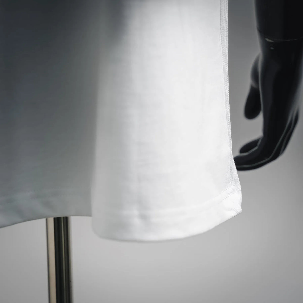 Dior white T-shirt lower hem and side seam detail