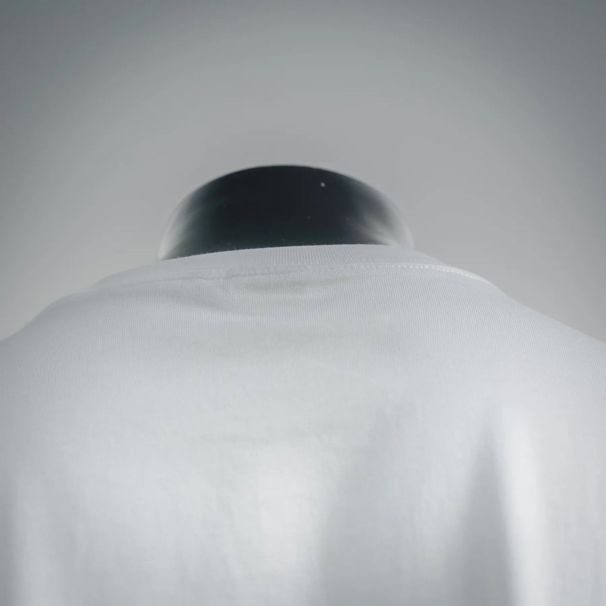 Dior white T-shirt back neckline and yoke stitching close-up