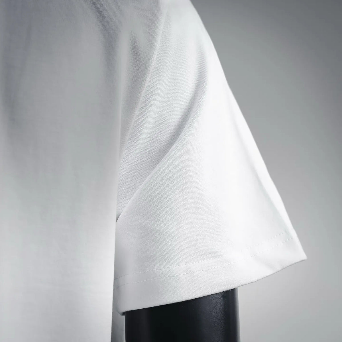 Dior white T-shirt short sleeve hem stitching close-up