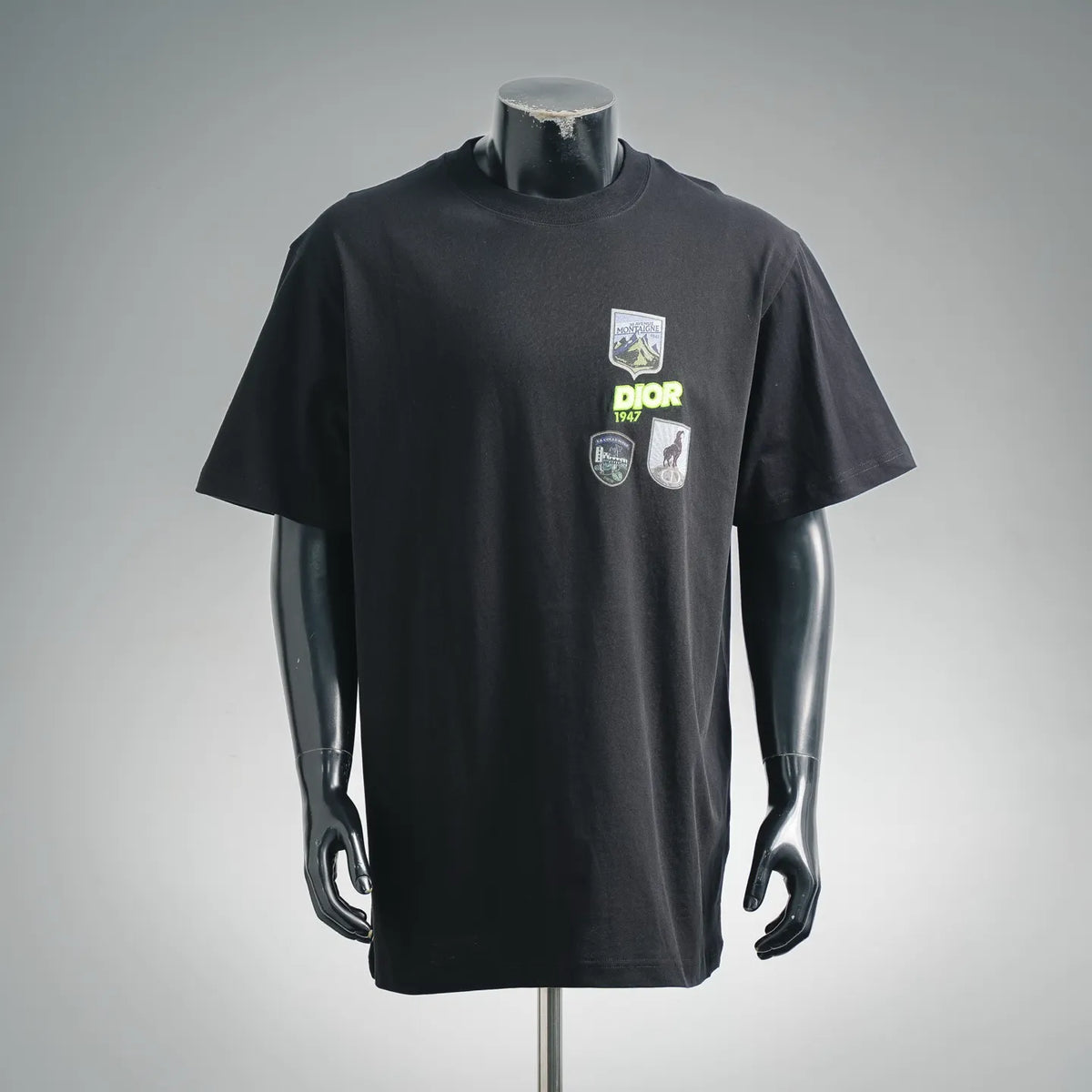 Black Dior crewneck T-shirt on mannequin, chest graphic print