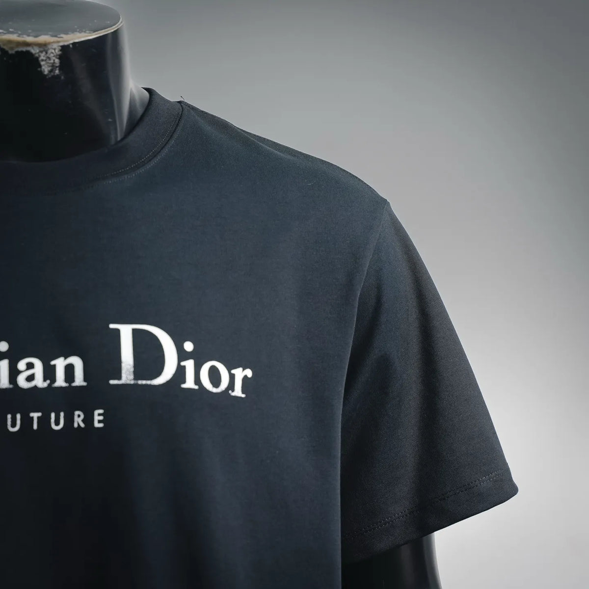 Dior short-sleeve T-shirt, black, close-up of “Christian Dior” print and “COUTURE”