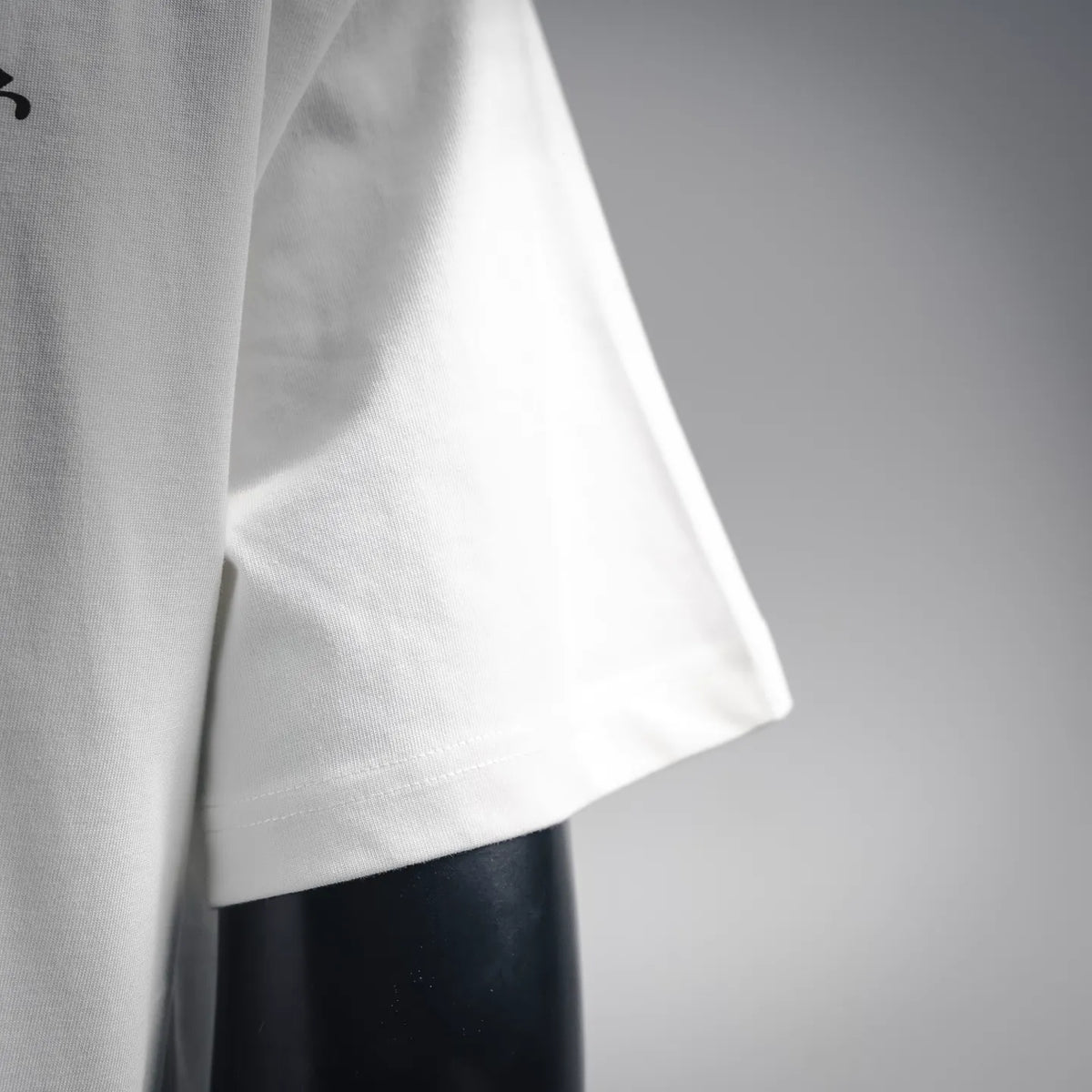 White Dior short-sleeve T-shirt side hem and fabric drape detail