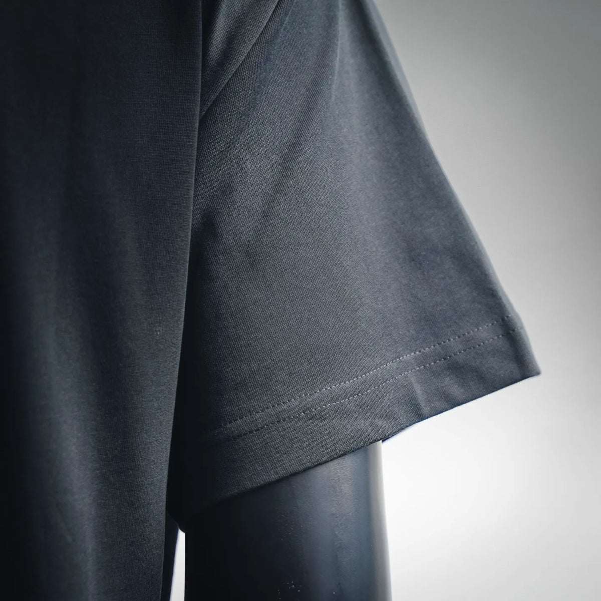 Dark T-shirt side and sleeve hem with double-stitched edge