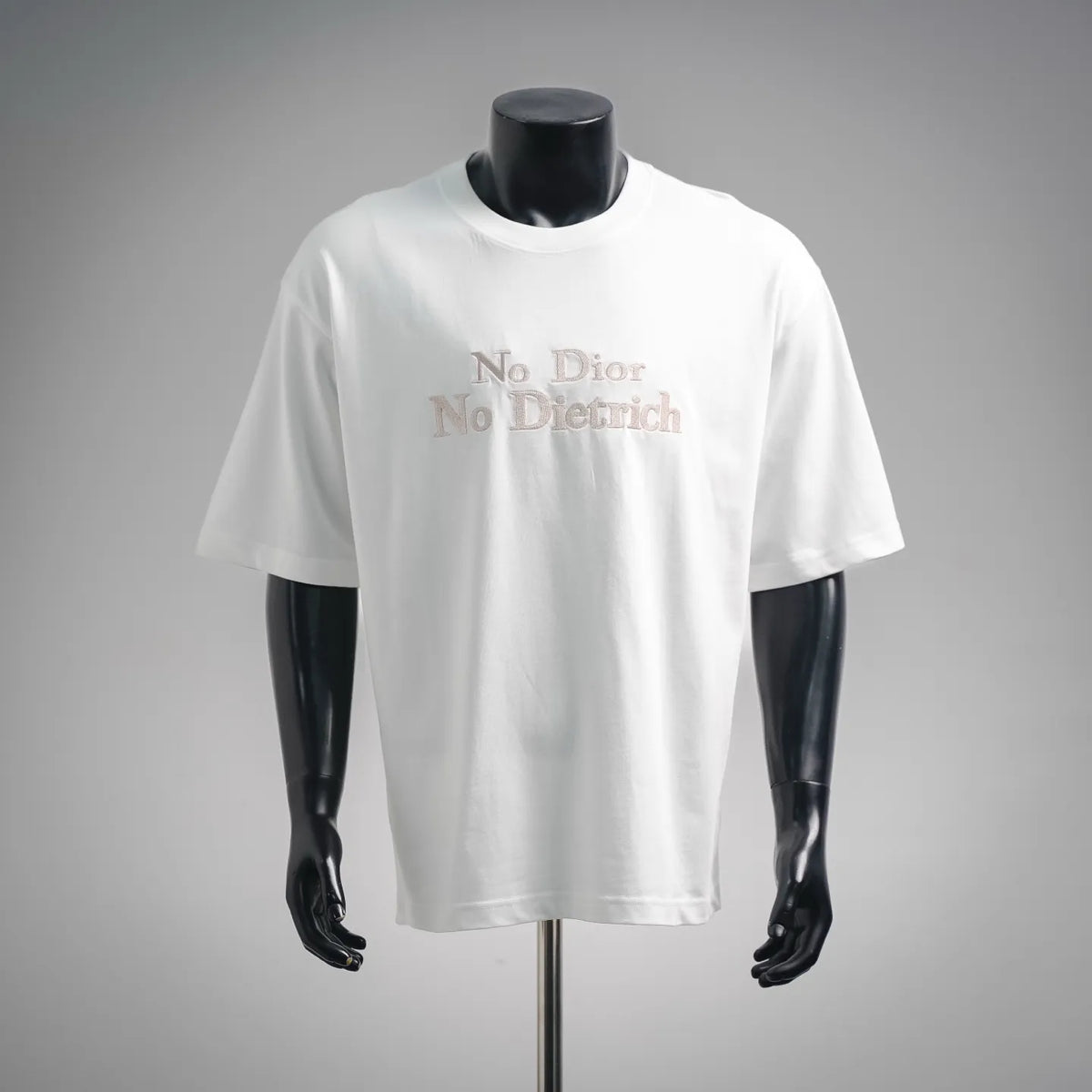 White short-sleeve crewneck T-shirt with embroidered "No Dior" logo text