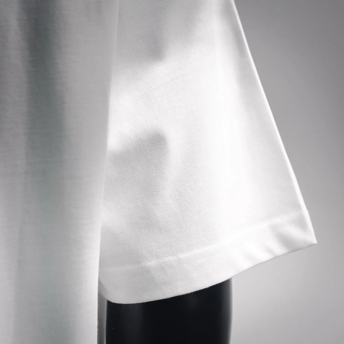 White short-sleeve T-shirt sleeve and curved hem detail