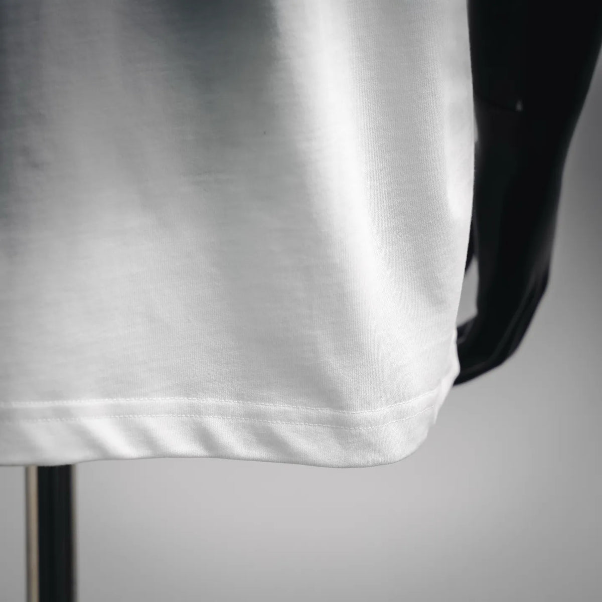 White T-shirt hem with stitched bottom seam