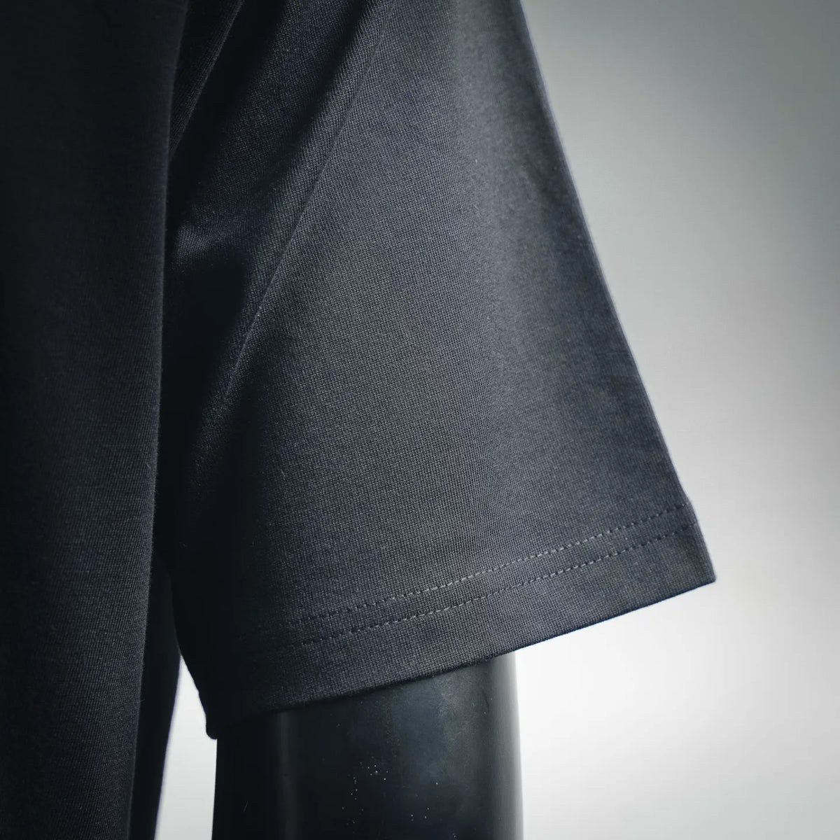 Christian Dior T-shirt sleeve and hem stitching, dark fabric