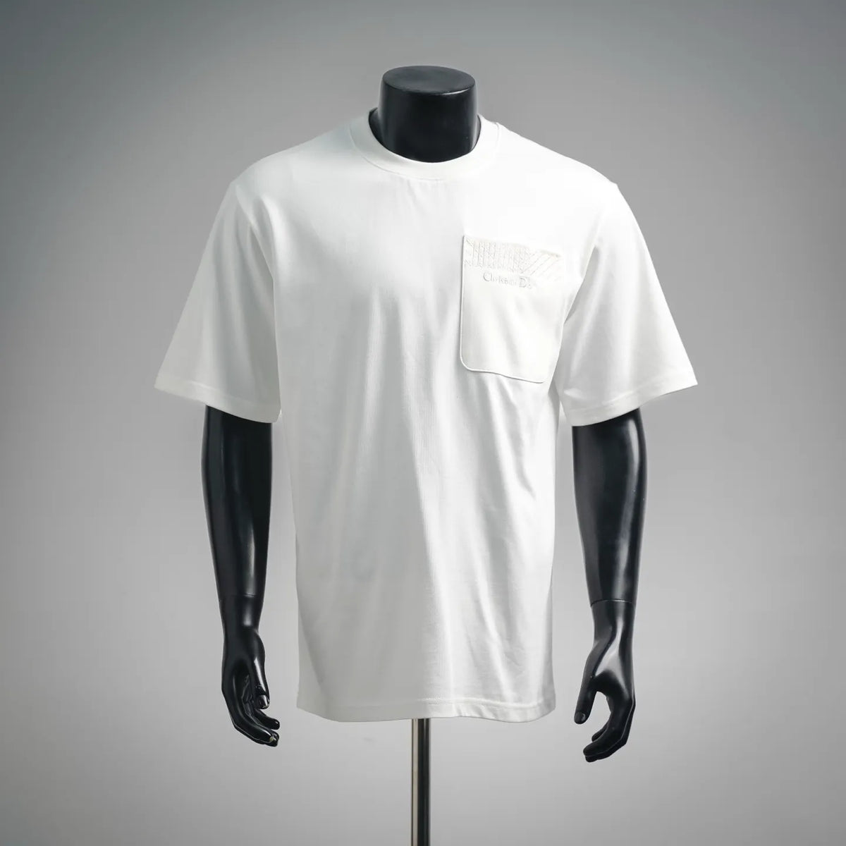 White short-sleeve T-shirt with front chest pocket and Dior logo
