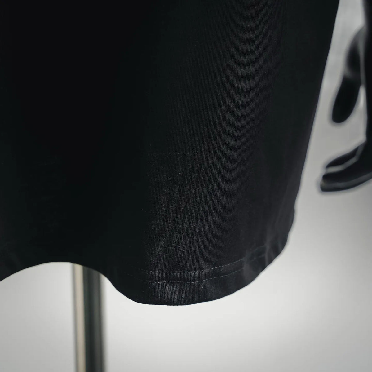 Dior short-sleeve T-shirt hem close-up with stitched edge