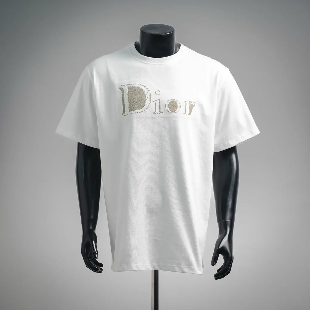 Men's white Dior T-shirt with embroidered Dior logo on the front