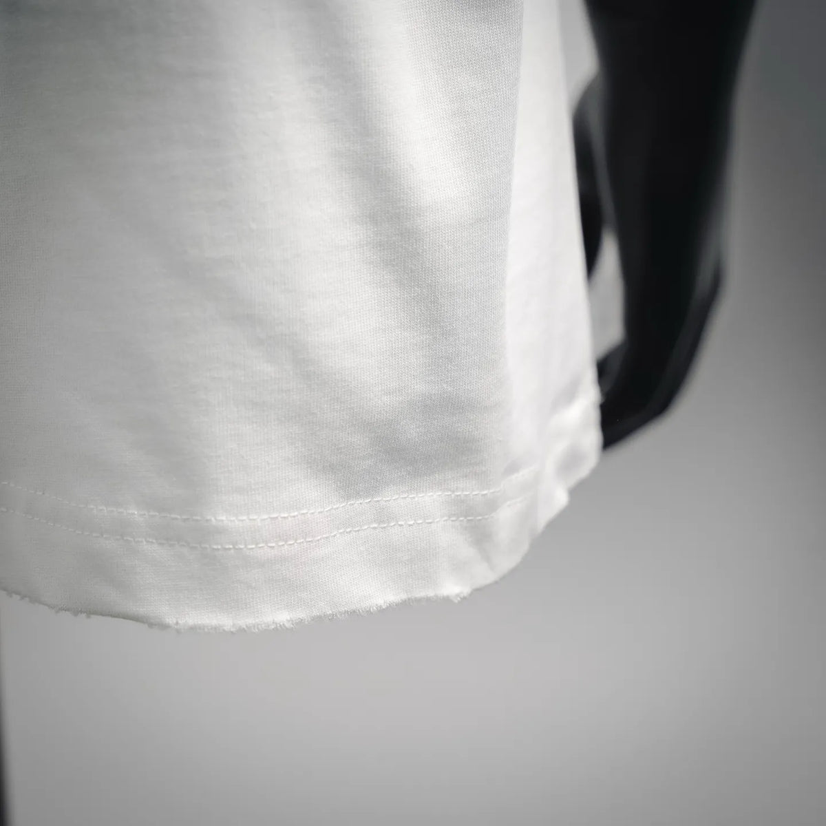 White T-shirt hem with double-stitched bottom seam