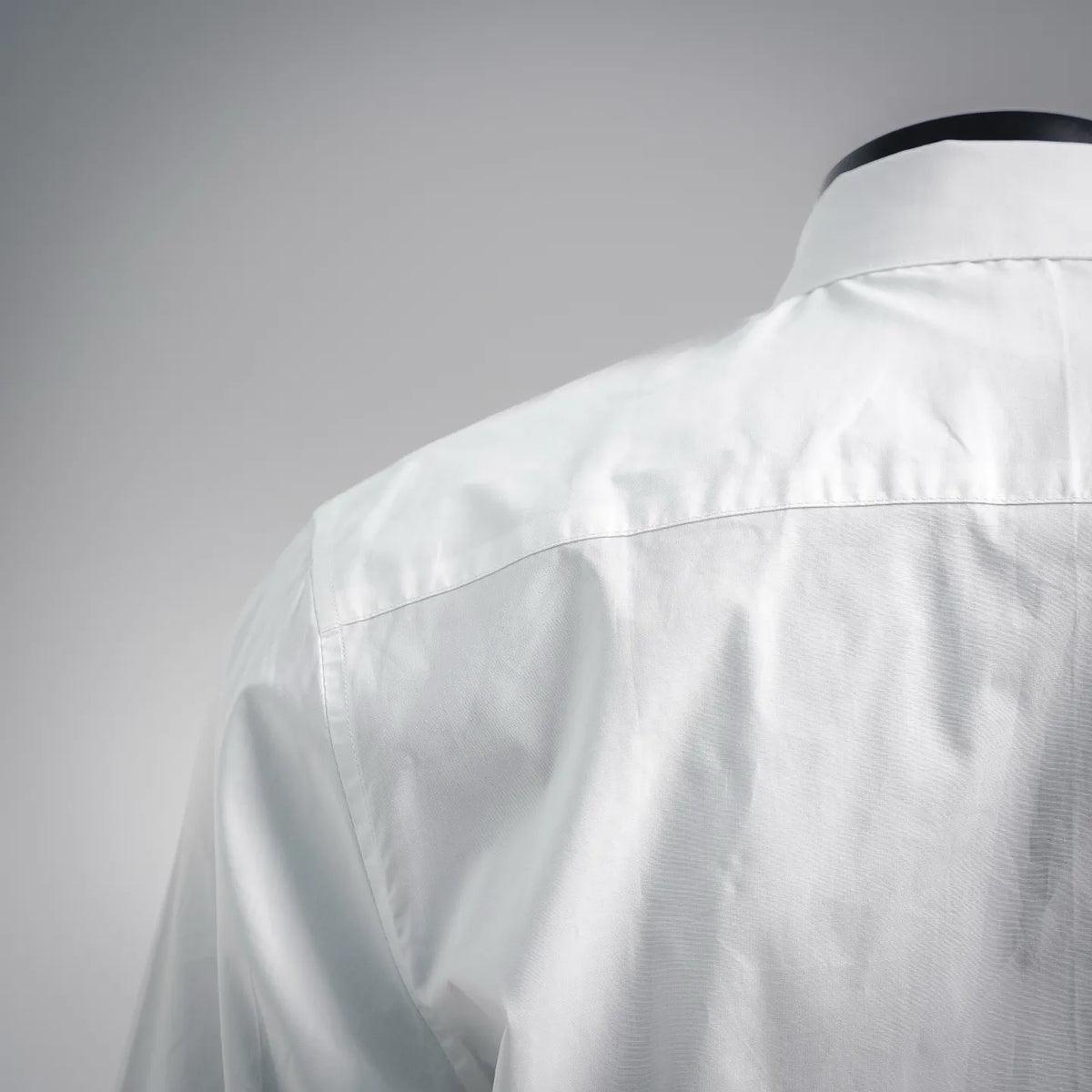 Dior long-sleeve dress shirt, white, close-up of upper back and shoulder seam