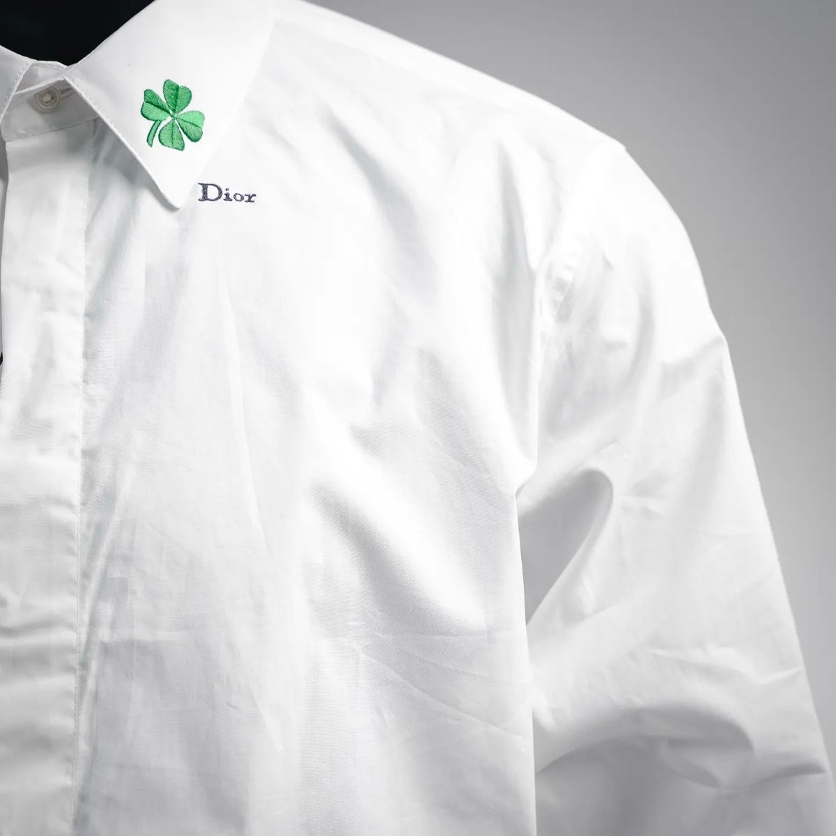 Dior long-sleeve dress shirt, white, green clover chest embroidery and button placket