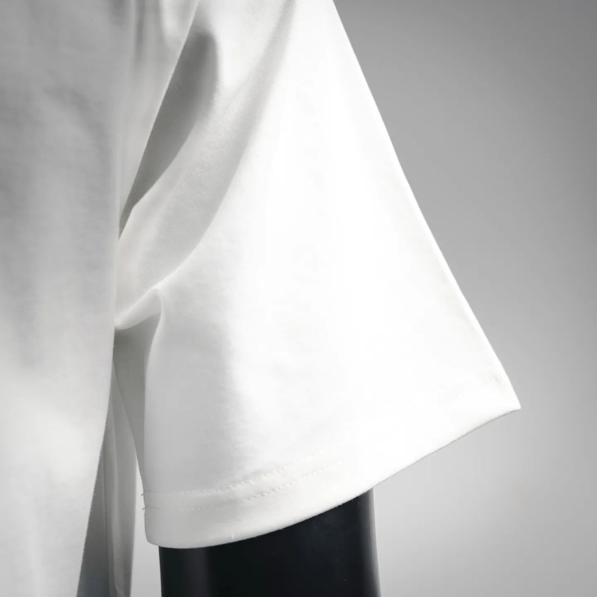 White short-sleeve T-shirt drape with stitched sleeve hem detail
