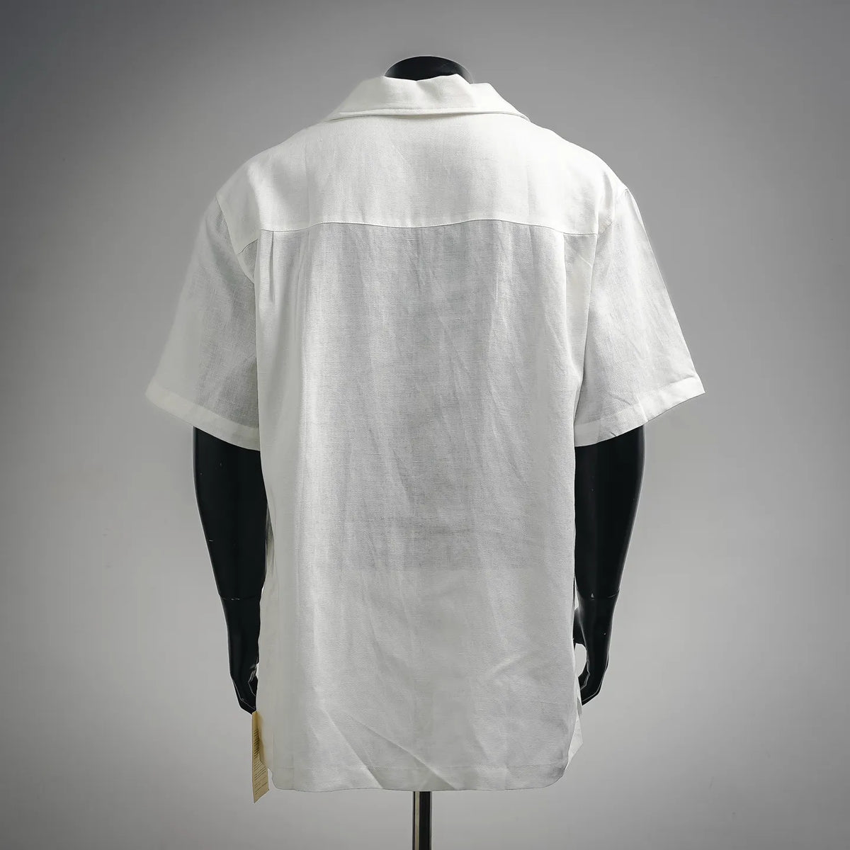 White short-sleeve shirt with pointed collar, back view