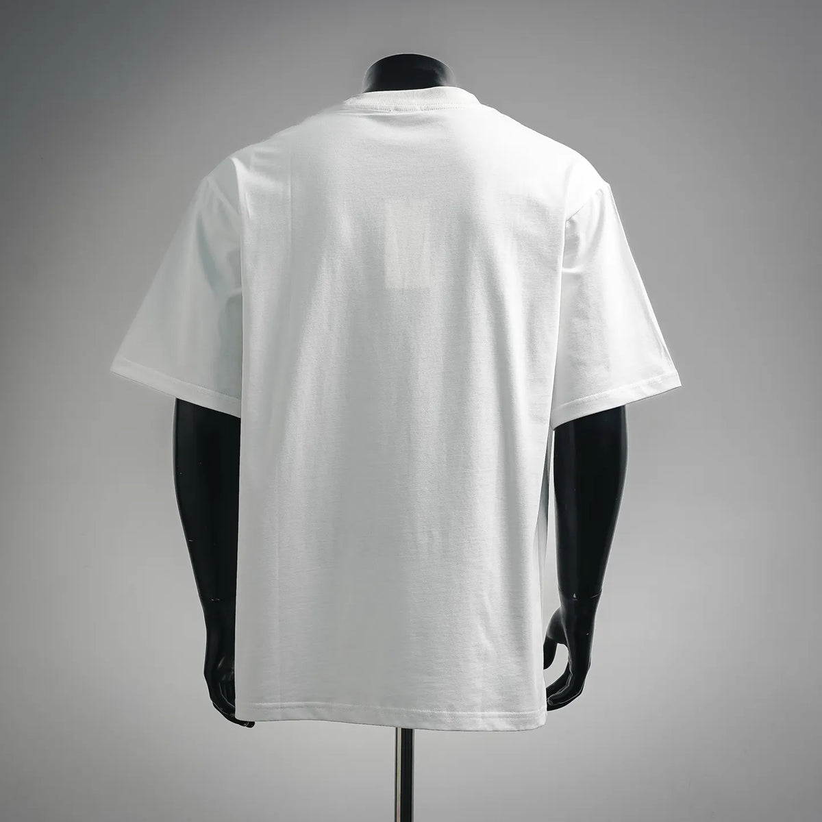 White short-sleeve T-shirt with crew neck and straight back silhouette
