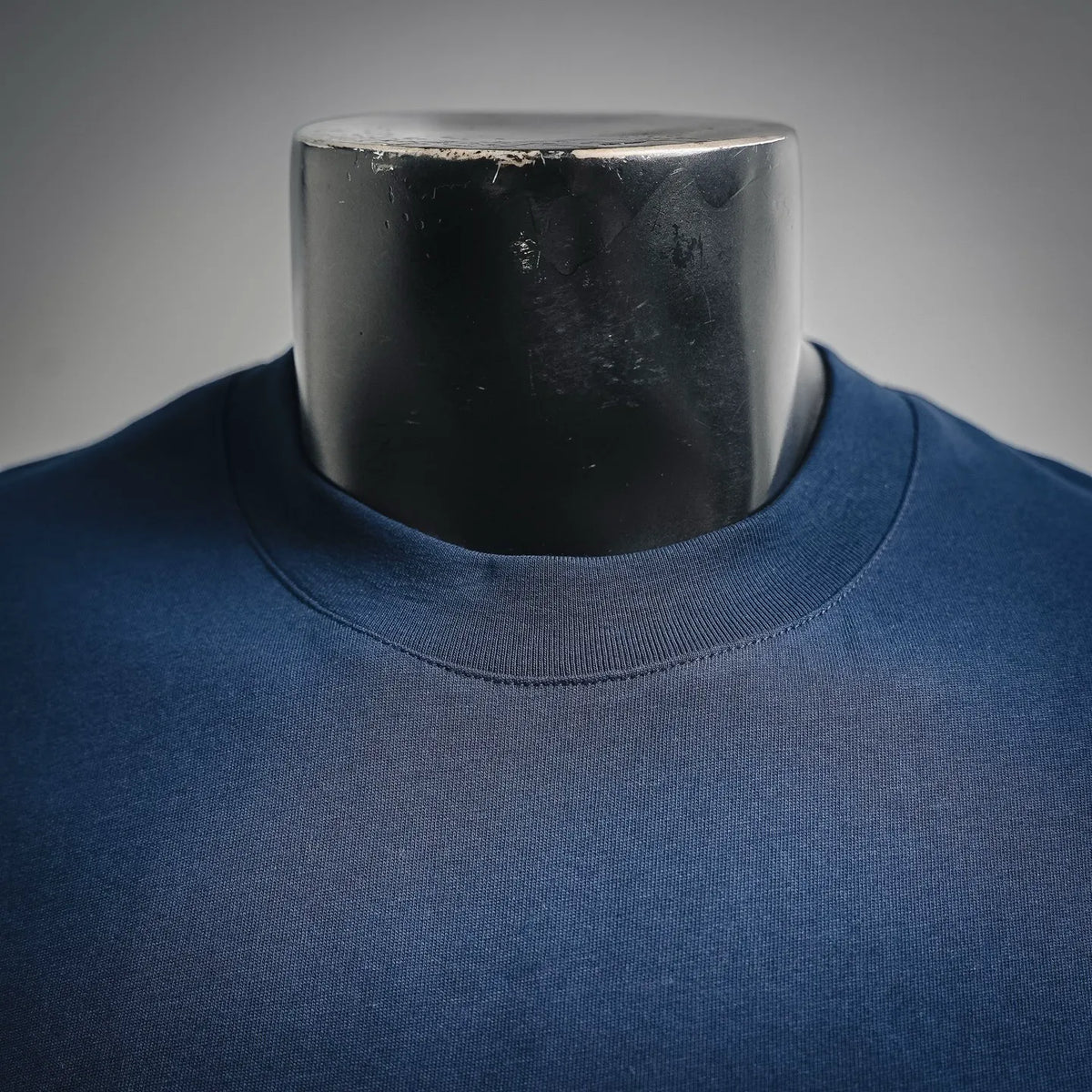 Blue crew-neck T-shirt with ribbed collar