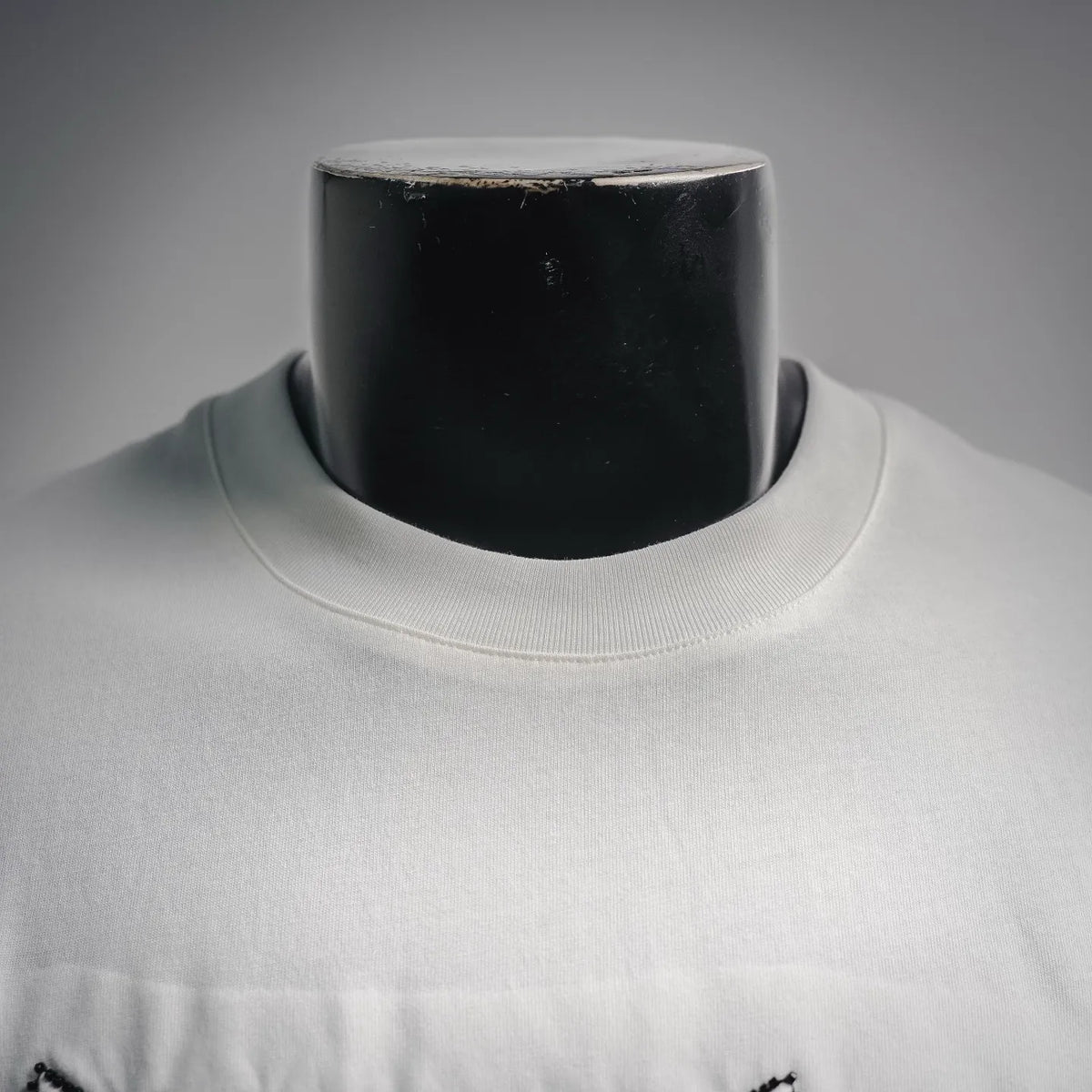 Fendi short-sleeve T-shirt neckline with ribbed collar, white