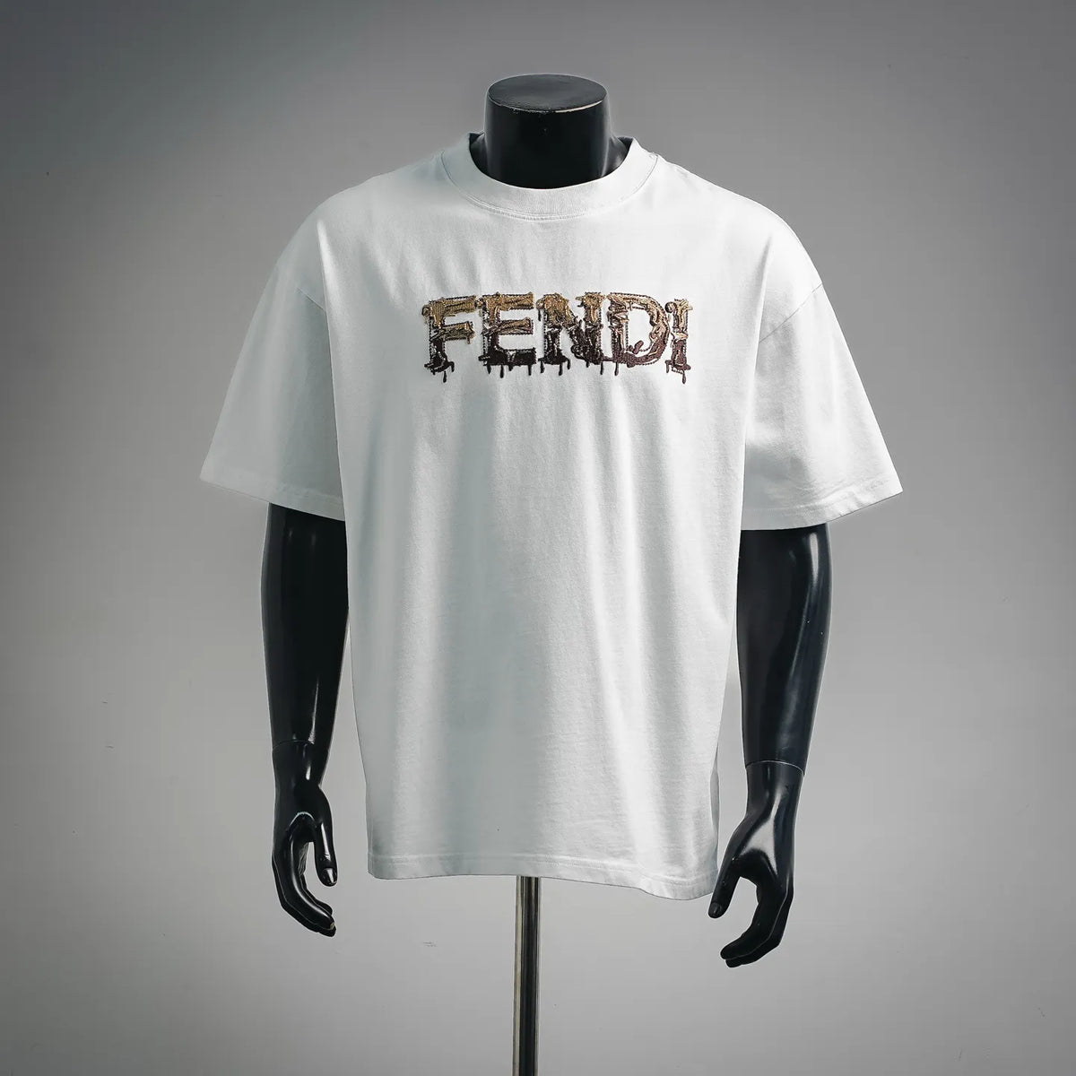 White short-sleeve T-shirt with embroidered graphic front