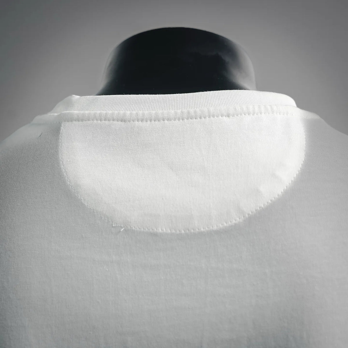 White T-shirt back neckline with ribbed collar and stitched hood
