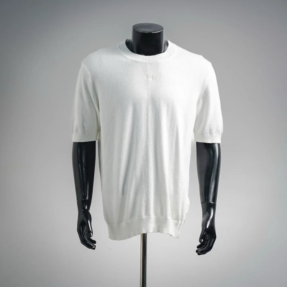 Fendi white crewneck knit sweater with short sleeves and small chest logo