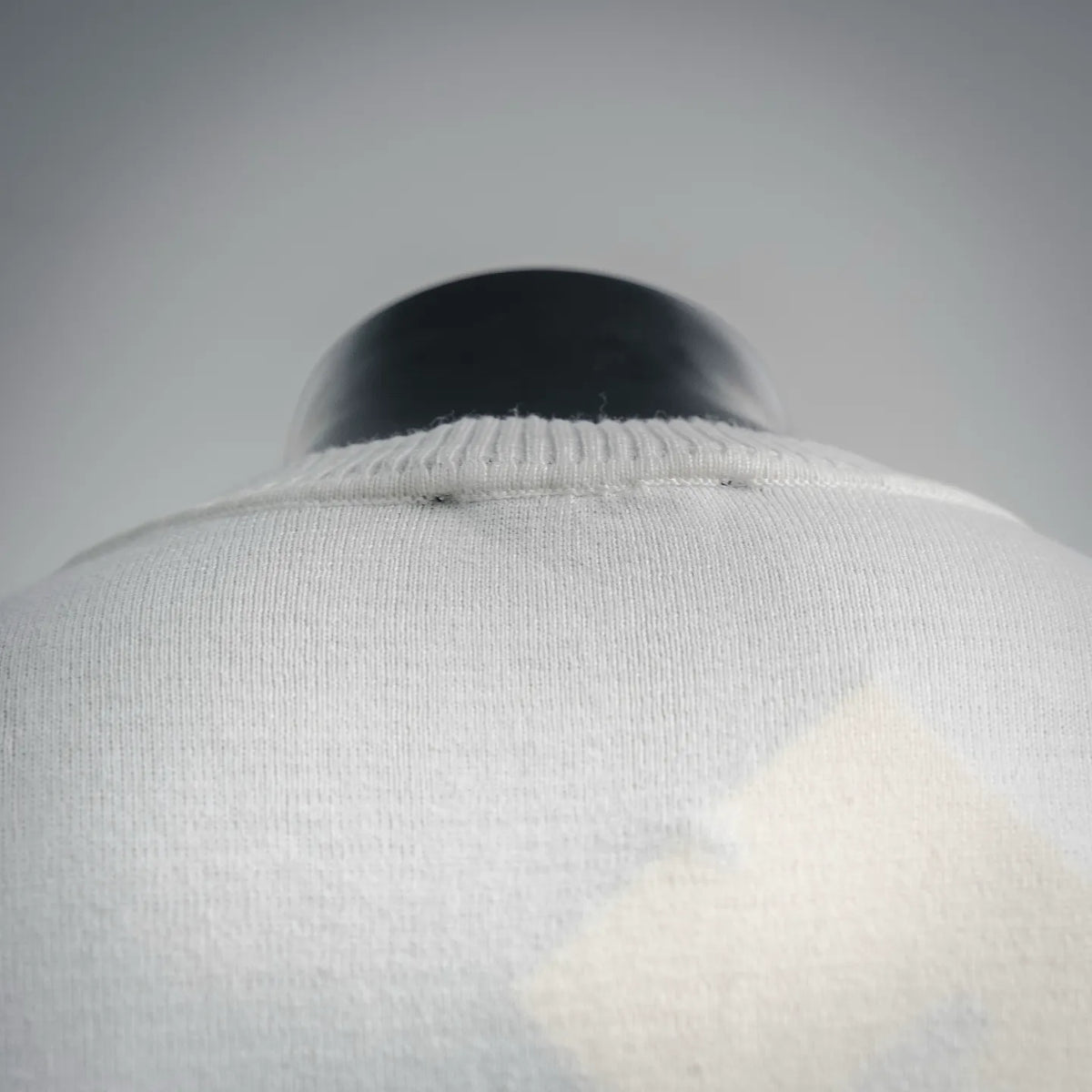 White ribbed crew neck collar detail on knit sweater