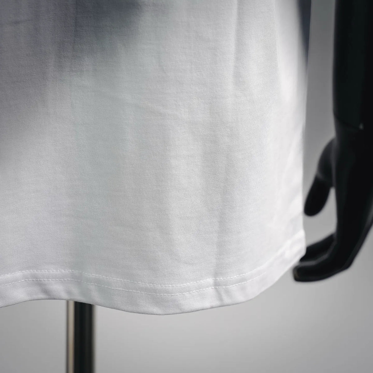 White short-sleeve T-shirt hem with stitching detail
