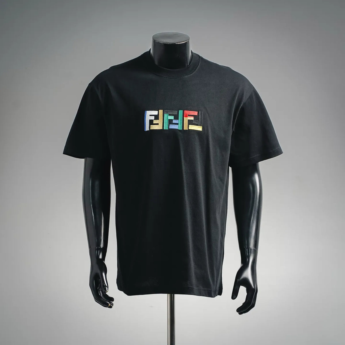 Fendi black short-sleeve T-shirt with multicolor logo embroidery at chest