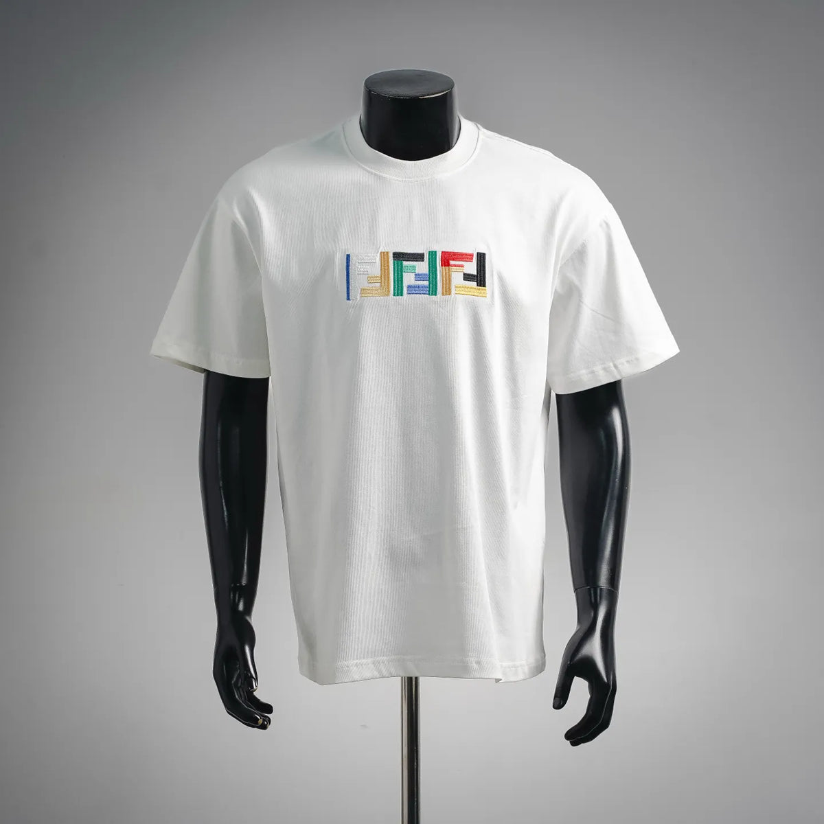 White short-sleeve crewneck T-shirt with multicolor embroidered logo patch