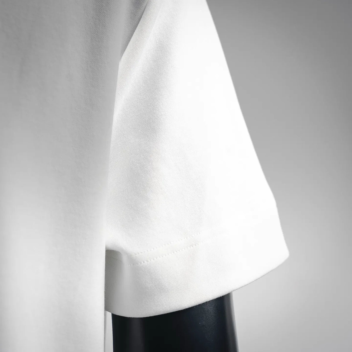 White T-shirt with short sleeves and curved hem seam detail
