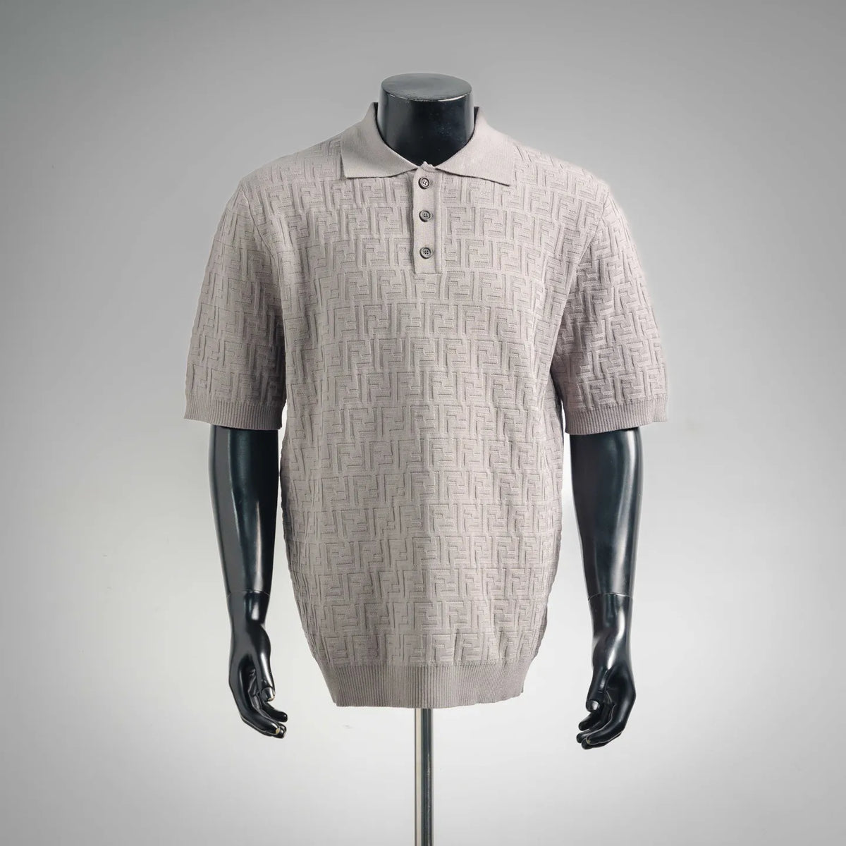 Light gray knit polo shirt with FF-style jacquard pattern, short sleeves