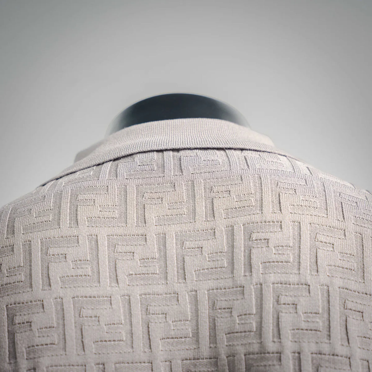 Light gray knit collar with FF-style jacquard pattern, short sleeves