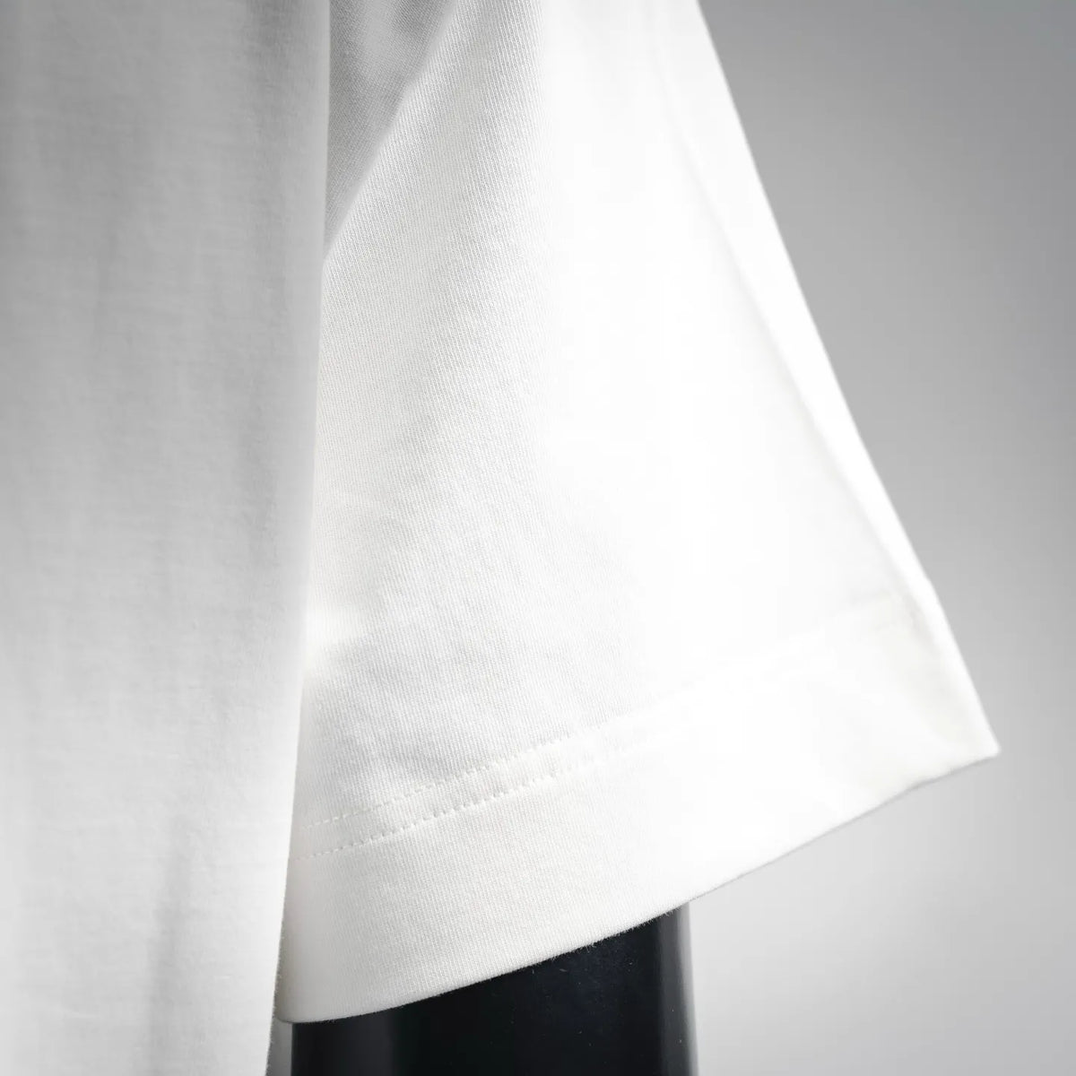 White T-shirt side hem stitching with smooth fabric