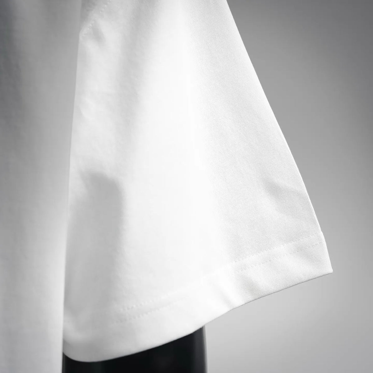 Maison Margiela white T-shirt with curved side seam and short-sleeve hem
