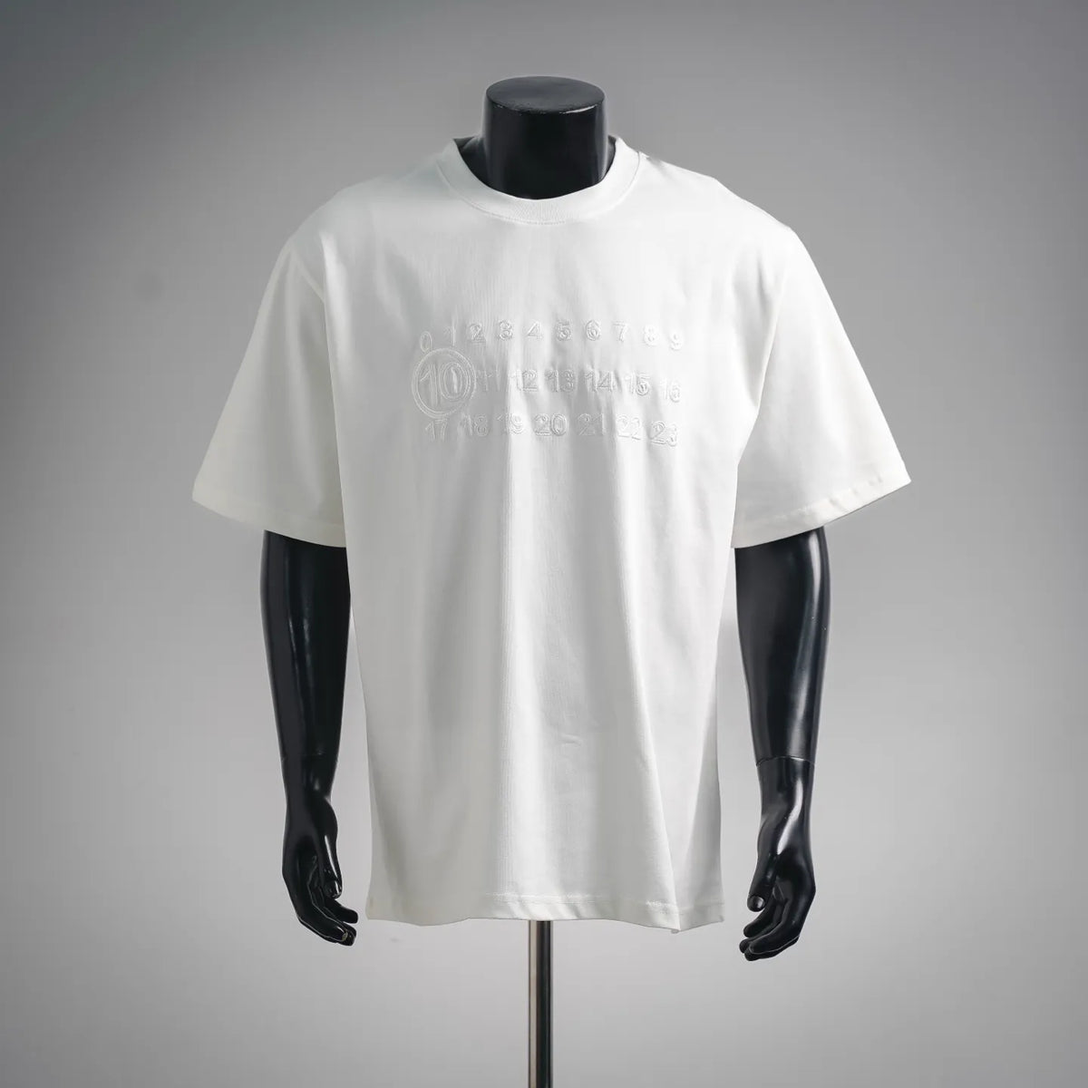 Maison Margiela white short-sleeve T-shirt, embroidered number graphics on chest