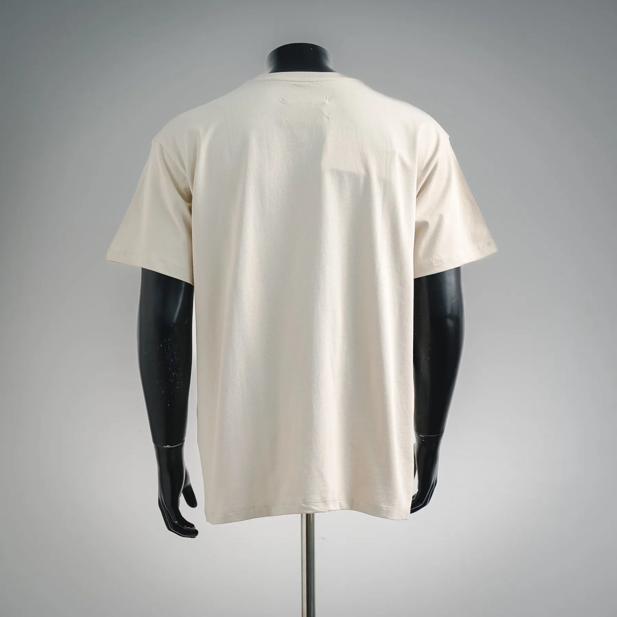 White short-sleeve T-shirt with plain back