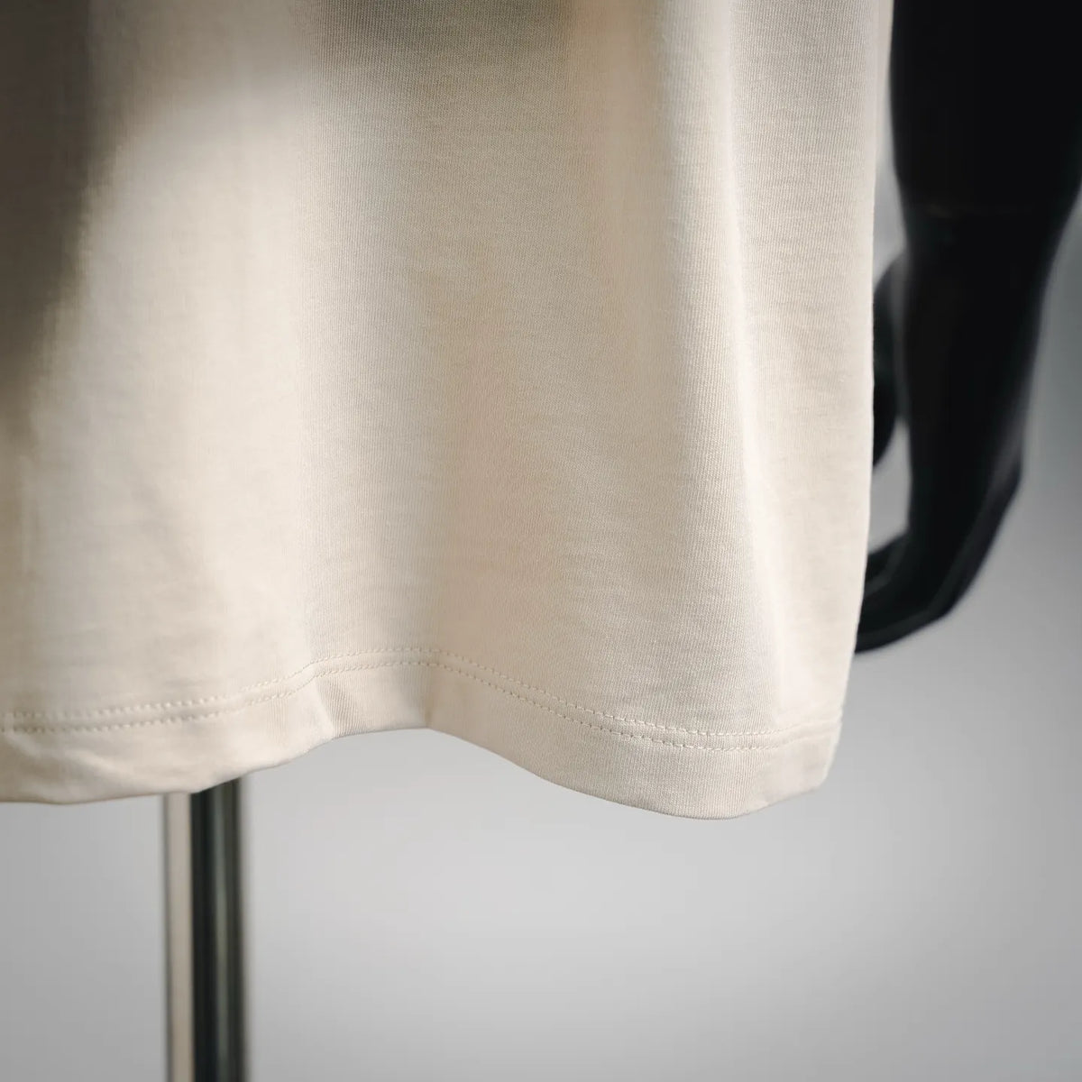 White T-shirt hem with straight bottom and stitched seam