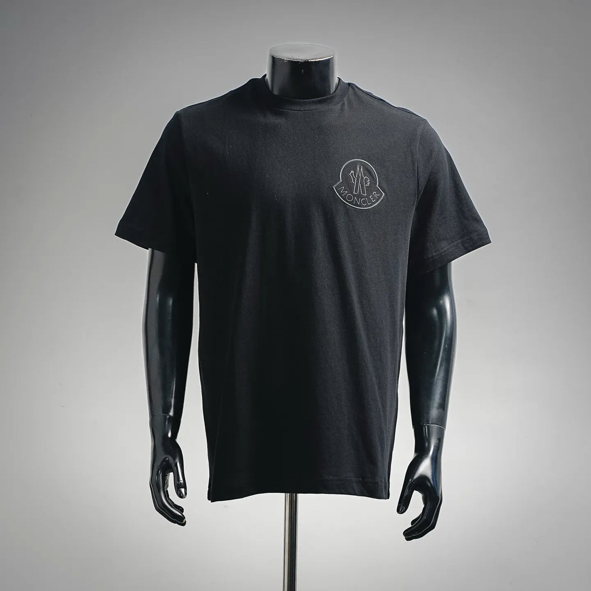 Black Moncler short-sleeve T-shirt with round neck and small chest logo patch